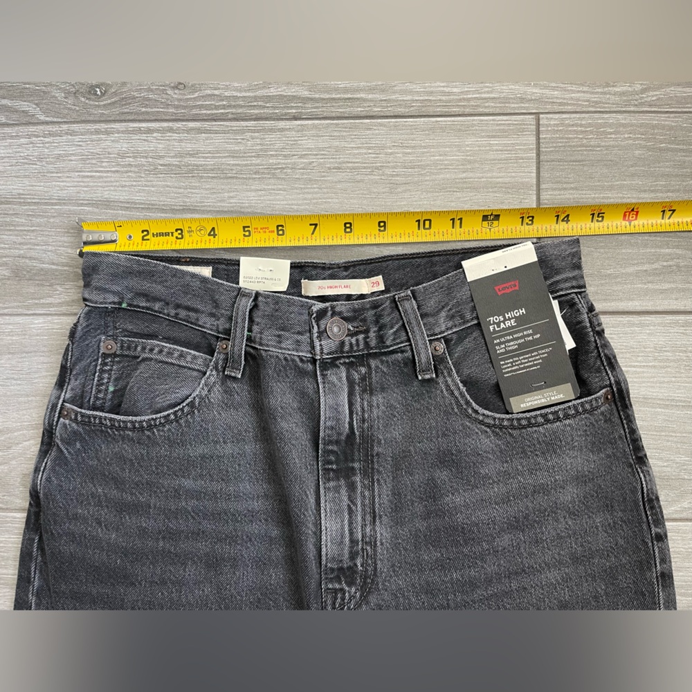 HOST Pick🎉Levi’s 70’s High Flare Black/Gray Wash jeans, Size 29 & 30 NWT!••• - Picture 16 of 16